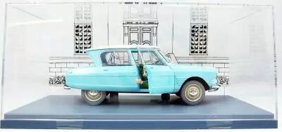 The Cars of Tintin (1:24 scale) - Hachette - #18 The Doctor\'s Ami 6 (The Castafiore Emerald)