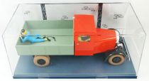 The Cars of Tintin (1:24 scale) - Hachette - #49 The Red Truck (The Blue Lotus)