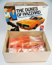 Sherif fais moi peur! - AMT ERTL - 1969 Dodge Charger General Lee 1-25ème Model Kit 04