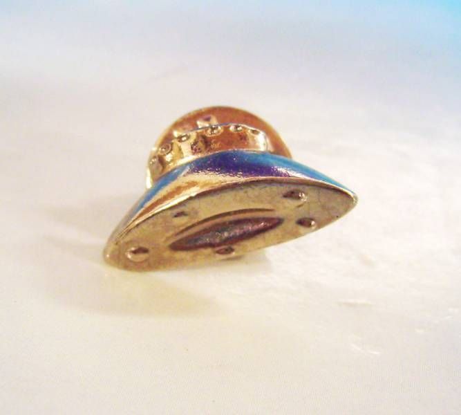 The Invaders (TV Series) - ''Space Saucer'' Pins