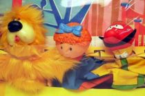The Magic Roundabout , Theater with 3 hand muppets Mint in Box Ajena