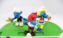 The Smurfs - McDonald 2006 \'\'Football (Soccer) - Team\'\' (Set of 8 figures with base)