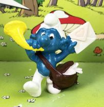 The Smurfs - Schleich - 20031 Postman Smurf (no heart on mail)