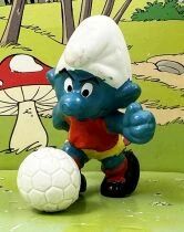 The Smurfs - Schleich - 20035 Kicker Smurf (red t-shirt & yellow short)