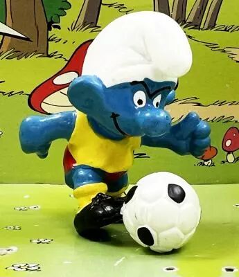 The Smurfs - Schleich - 20035 Kicker Smurf (yellow t-shirt & red short)
