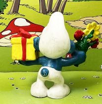 The Smurfs - Schleich - 20040 Smurf with present & flowers