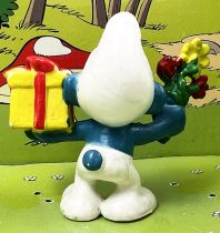 The Smurfs - Schleich - 20040 Smurf with present & flowers
