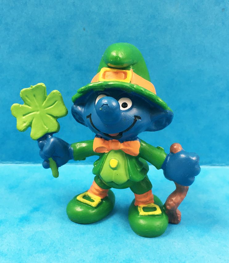 Votre Graal à moins de 20 euros !! C'est quoi ? The-smurfs---schleich---20176-st-patrick-smurf-p-image-360044-grande