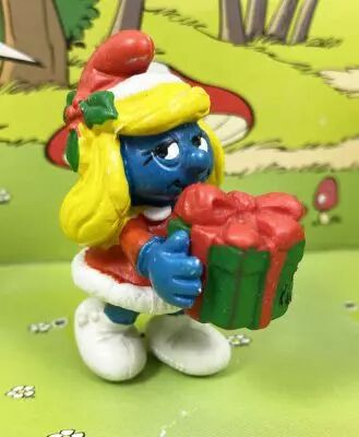 The Smurfs - Schleich - 20208 Christmas Smurfette with square gift and short coat (Made in Portugal)