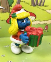 The Smurfs - Schleich - 20208 Christmas Smurfette with square gift and short coat (Made in Portugal)