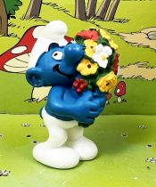 The Smurfs - Schleich - 20469  Smurf with flowers