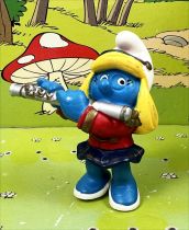 The Smurfs - Schleich - 20487 Smurfette on parade playing transverse flute