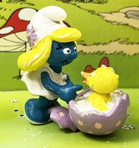 The Smurfs - Schleich - 20489 Smurfette with Easter egg with bird  (Made in Portugal)