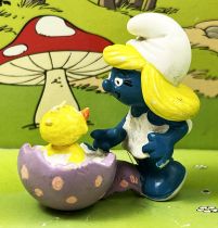 The Smurfs - Schleich - 20489 Smurfette with Easter egg with bird  (Made in Portugal)