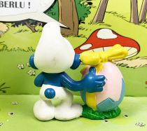 The Smurfs - Schleich - 20490 Easter Smurf  with blue & rose egg