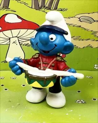 The Smurfs - Schleich - 20493 Smurf on parade playing Small Drum