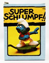 The Smurfs - Schleich - 40204 Smurf with leaf-skate (Mint in Box)