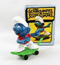 The Smurfs - Schleich - 40204 Smurf with leaf-skate (Mint in Box)