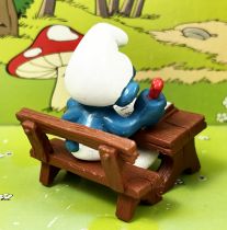 The Smurfs - Schleich - 40220 Schoolboy Smurf on school\'s bench