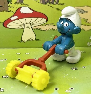 The Smurfs - Schleich - 40225 Smurf with Lawnmower