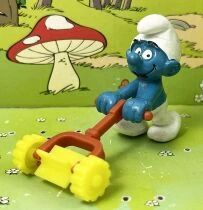 The Smurfs - Schleich - 40225 Smurf with Lawnmower