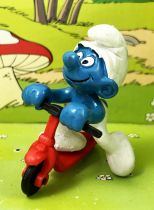 The Smurfs - Schleich - 40230 Smurf driving a Kick Scooter