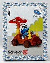 The Smurfs - Schleich - 40232 Smurf in Mushroom Car (New Look Box)