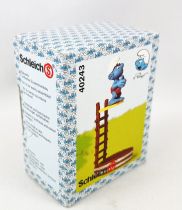 The Smurfs - Schleich - 40243 Smurf diving into mini-pond (New Look Box)
