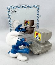 The Smurfs - Schleich - 40249 Smurf with Computer (New Look Box)