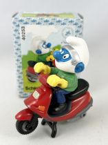 The Smurfs - Schleich - 40253 Smurf with Scooter (New Look Box)