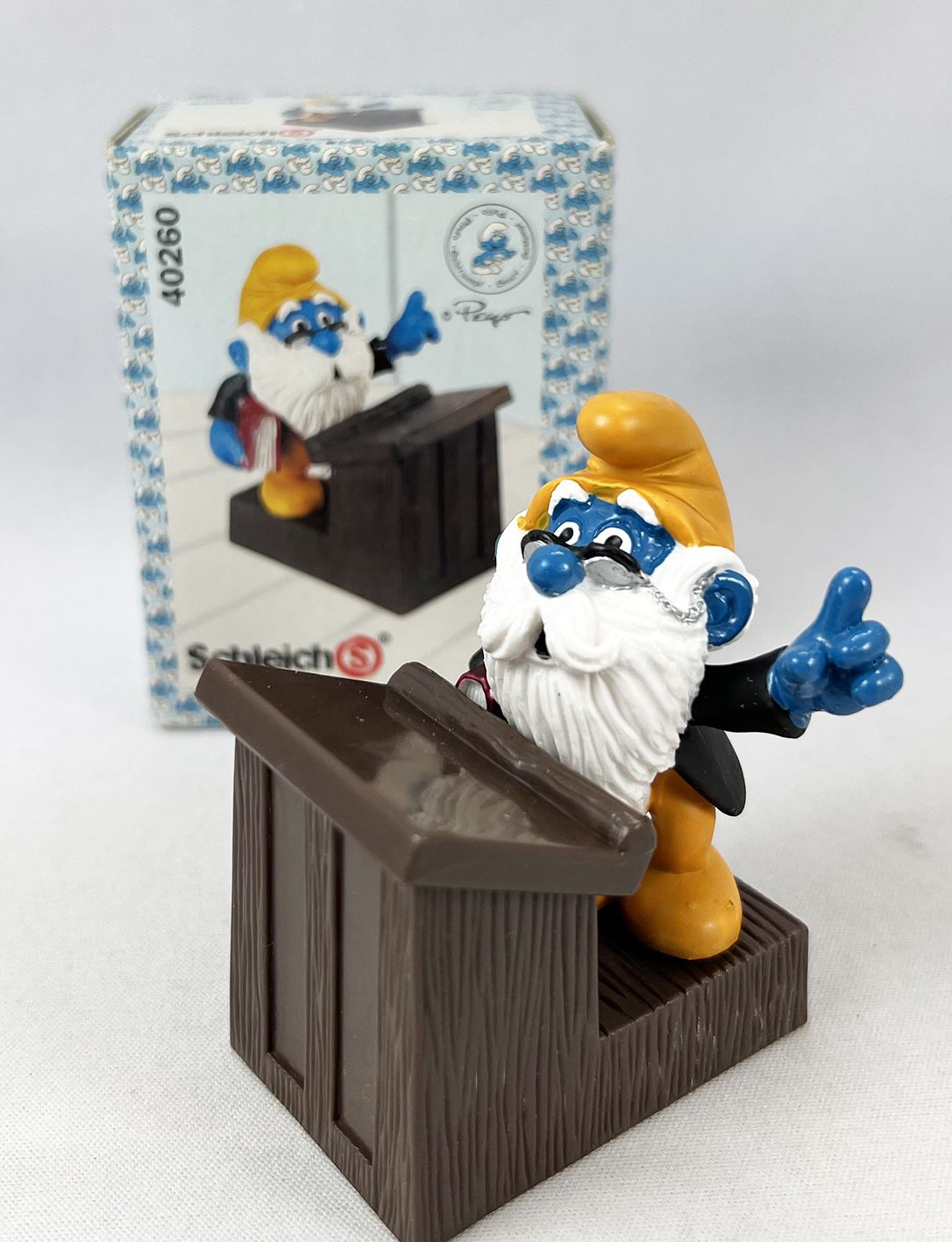 The Smurfs Schleich 40260 Old Smurf on Reading Desk New Look Box