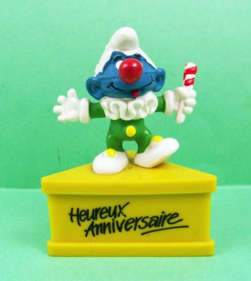 The Smurfs Schleich Clown Smurf Happy Birthday Yellow Base The Smurfs Schleich Clown Smurf Happy Birthday Yellow Base