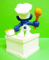 The Smurfs - Schleich - Cooker Smurf  \'\'when smurf -us a meal together\'\' (white base)