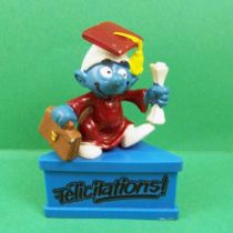 The Smurfs - Schleich - Graduation Smurf \'\'Congratulations!\'\' (blue base)