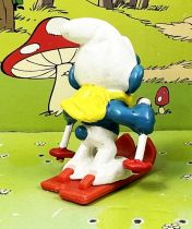 The Smurfs - Schleich - Skier Smurf (red poles)