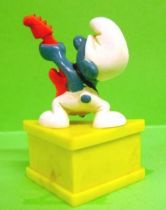 The Smurfs - Schleich - Smurf with bass \'\'Happy Birthday\'\' (yellow base)