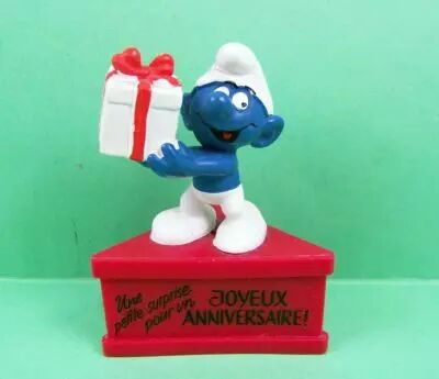 Les Schtroumpfs - Schleich - Schtroumpf avec cadeau  \'\'Une Surprise pour un Joyeux Anniversaire!\'\' (socle rouge) 01
