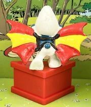 The Smurfs - Schleich / Wallace Berrie Co. - 20036 Flying Wings Smurf (red base)