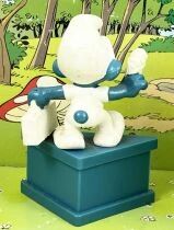 The Smurfs - Schleich / Wallace Berrie Co. - 20054 First Aid Smurf (white case with mark) (blue base)