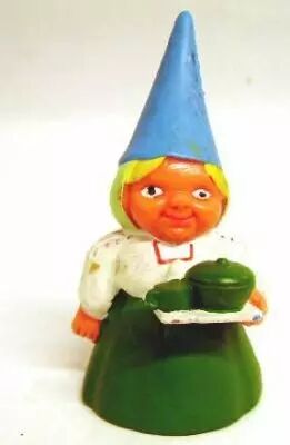 The world of David the Gnome - PVC Figure - Lisa serves the Tea (green dress)