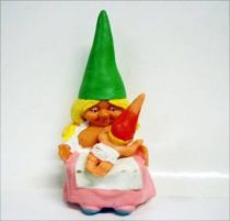 The world of David the Gnome - PVC Figure - Susan breast-feeds a baby