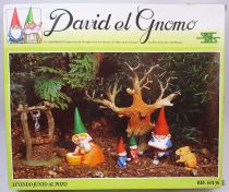 The world of David the Gnome - PVC Figure boxed set Star Toys - \ Reading by the well\ 