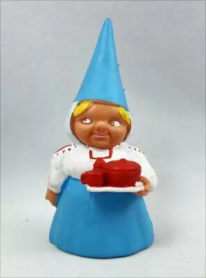 The world of David the Gnome - Star Toys PVC Figure - Lisa serves the Tea (blue dress)