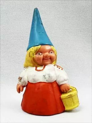 The world of David the Gnome - Star Toys PVC Figure - Lisa with a bucket (orange dress)