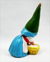 The world of David the Gnome - Star Toys PVC Figure - Susan does laundry (blue dress)