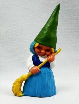 The world of David the Gnome - Star Toys PVC Figure - Susan sweeps (blue dress)
