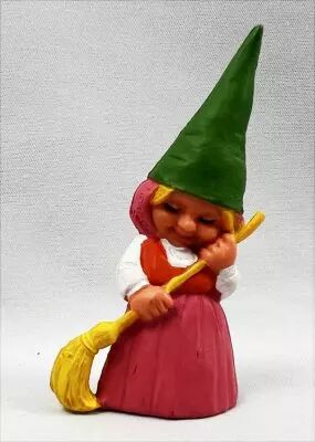 The world of David the Gnome - Star Toys PVC Figure - Susan sweeps (pink dress)