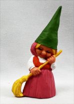 The world of David the Gnome - Star Toys PVC Figure - Susan sweeps (pink dress)