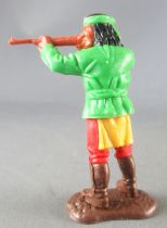 Timpo - Apaches - Footed firing rifle green torso standing uprise legs (yellow apron red pants dark brown boots)