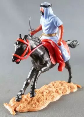 Timpo - Arabes - Cavalier bleu couteau pantalon rouge ceinture dor� cheval galop long noir socle sable
